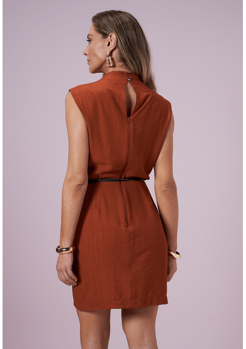 Vestido Curto Com Cinto e Gola Alta
