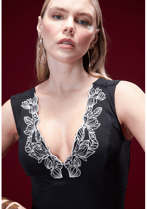 Vestido Longo Com Bordado