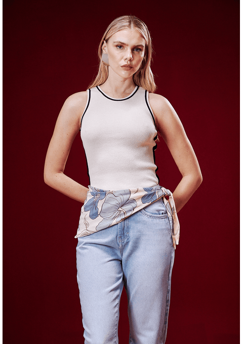 Calça Reta com Lenço Decorativo