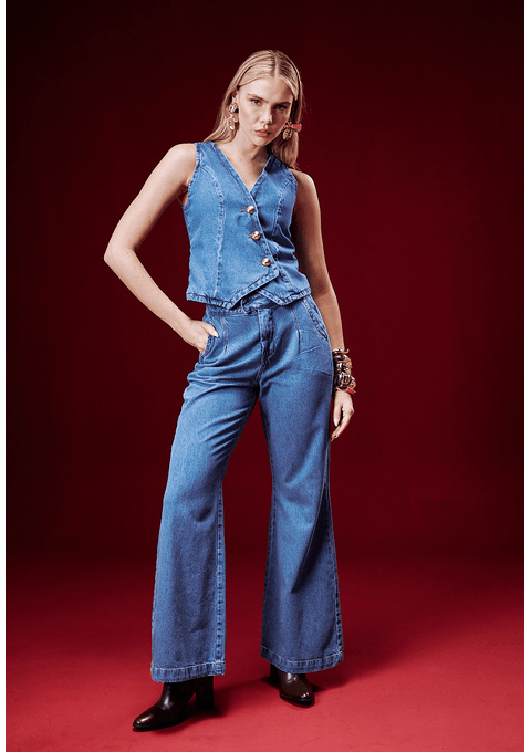 Calça Reta com Pregas Frontais e Cintura Alta