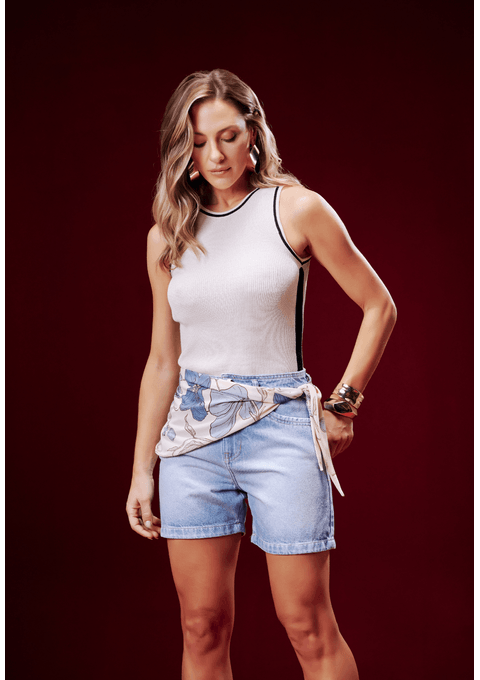 Bermuda Reta com Lenço Decorativo