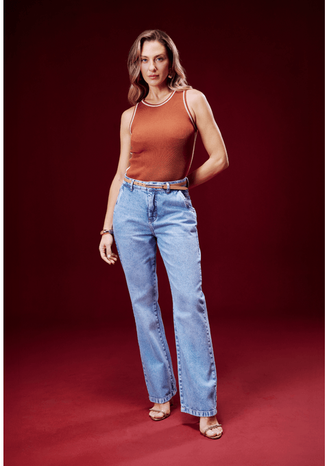 Calça Reta com Modelagem Confortável e Cinto