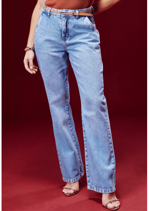 Calça Reta com Modelagem Confortável e Cinto