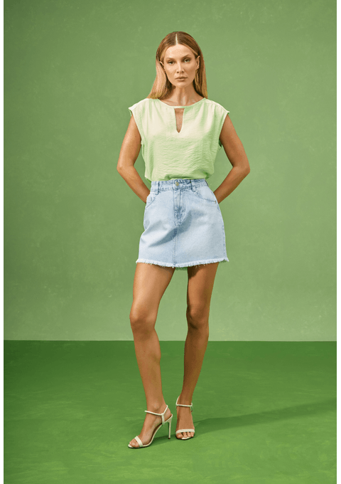 Blusa Leve com Decote Vazado