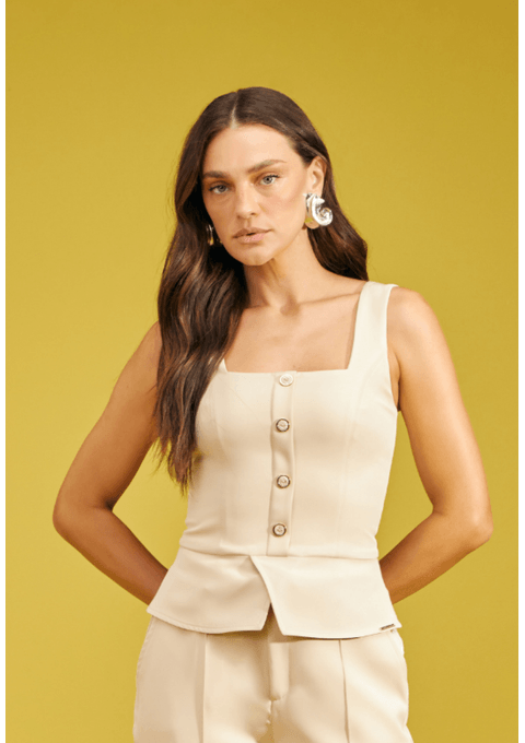 Cropped com Botões Frontais e Alças Largas