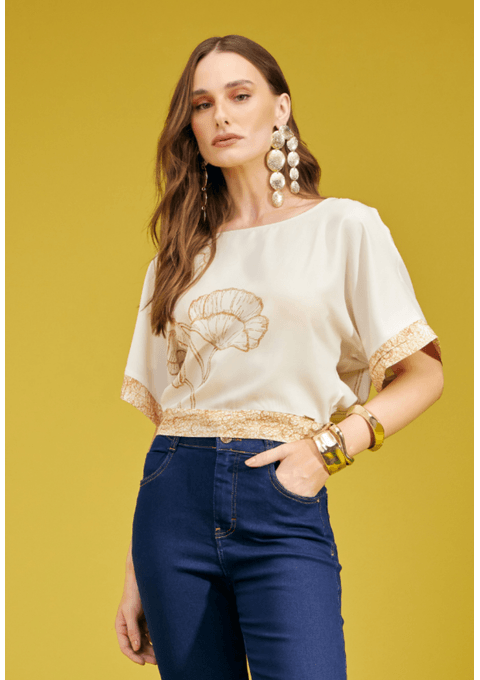 T-shirt Reta com Manga Ampla