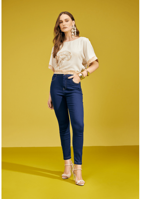 T-shirt Reta com Manga Ampla