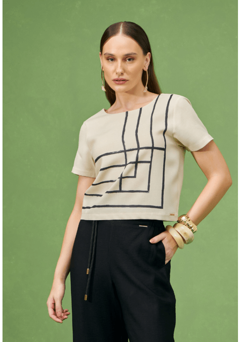 T-Shirt com Estampa Geométrica Localizada