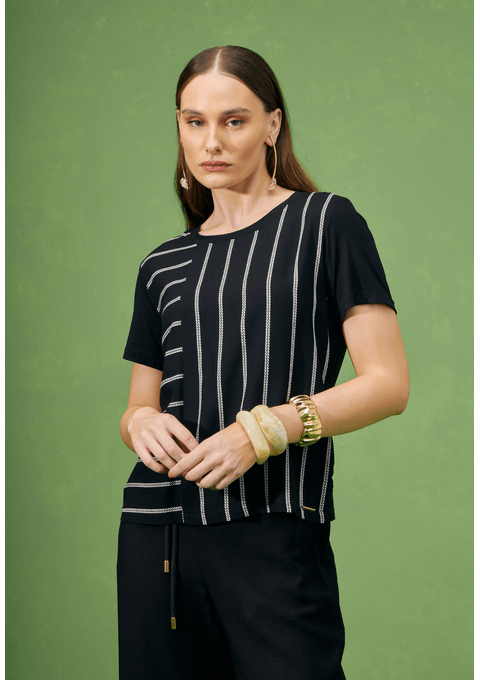 T-shirt com Estampa Listrada Frontal em Contraste