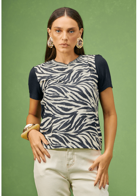 T-Shirt com Estampa e Gola com Escrita