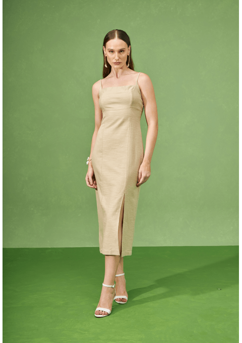 Vestido com Fenda e Decote Reto
