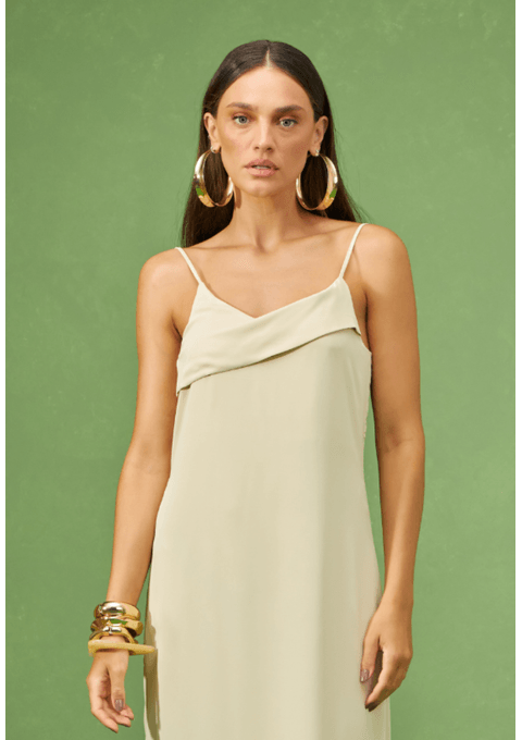 Vestido com Detalhe Assimétrico no Busto