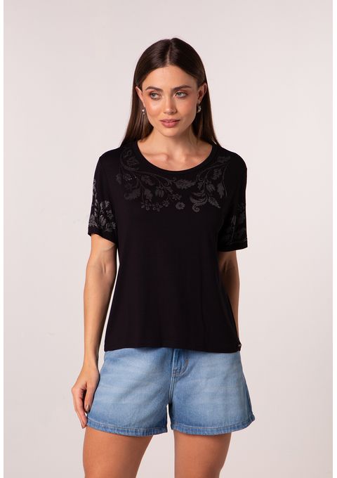 T-Shirt Casual Com Detalhe Floral Vazado