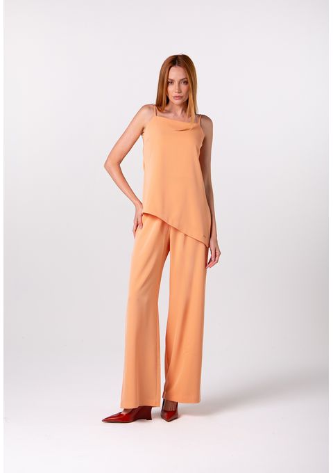 Conjunto Liso com Blusa Assimétrica e Calça de Caimento Leve