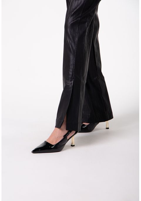 Calça de PU e Detalhe Plissado