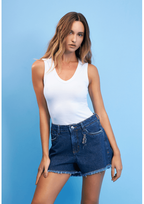 Shorts Jeans com Chaveiro no Passante