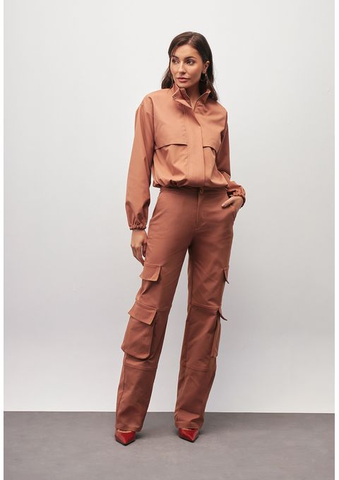 Calça Lisa Com Bolsos Utilitários